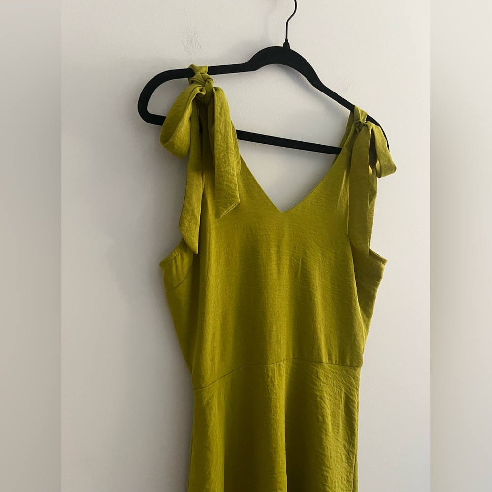 monteau Los Angeles Tie-Strap V-Neck Dress – Medium – Green - Picture 2 of 6